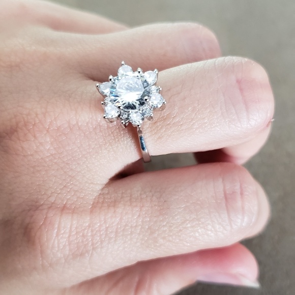 925 Silver Snowflake Ring - Picture 3 of 4